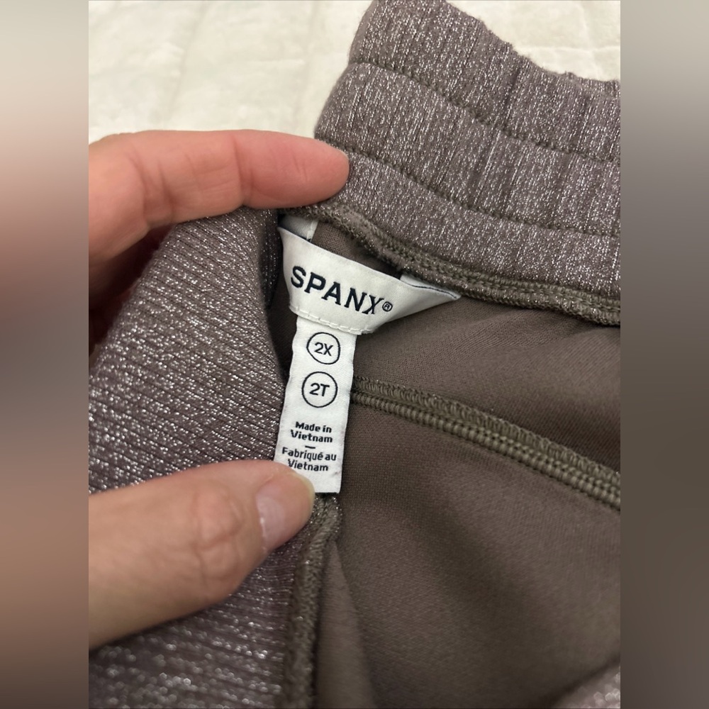 $118 SPANX AIRESSENTIALS SHIMMER WIDE LEG PANTS - SMOKE SILVER 2X - Picture 5 of 6
